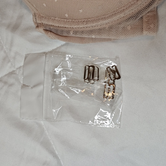 36D Strapless Push-Up Bra, Anti-Slip & Breathable Silicone Seamless Underwear - Picture 6 of 11